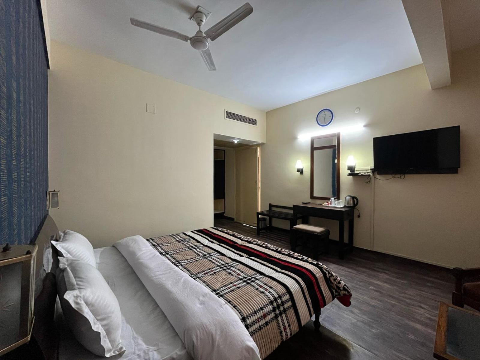 Gautam Hotel Варанаси Екстериор снимка