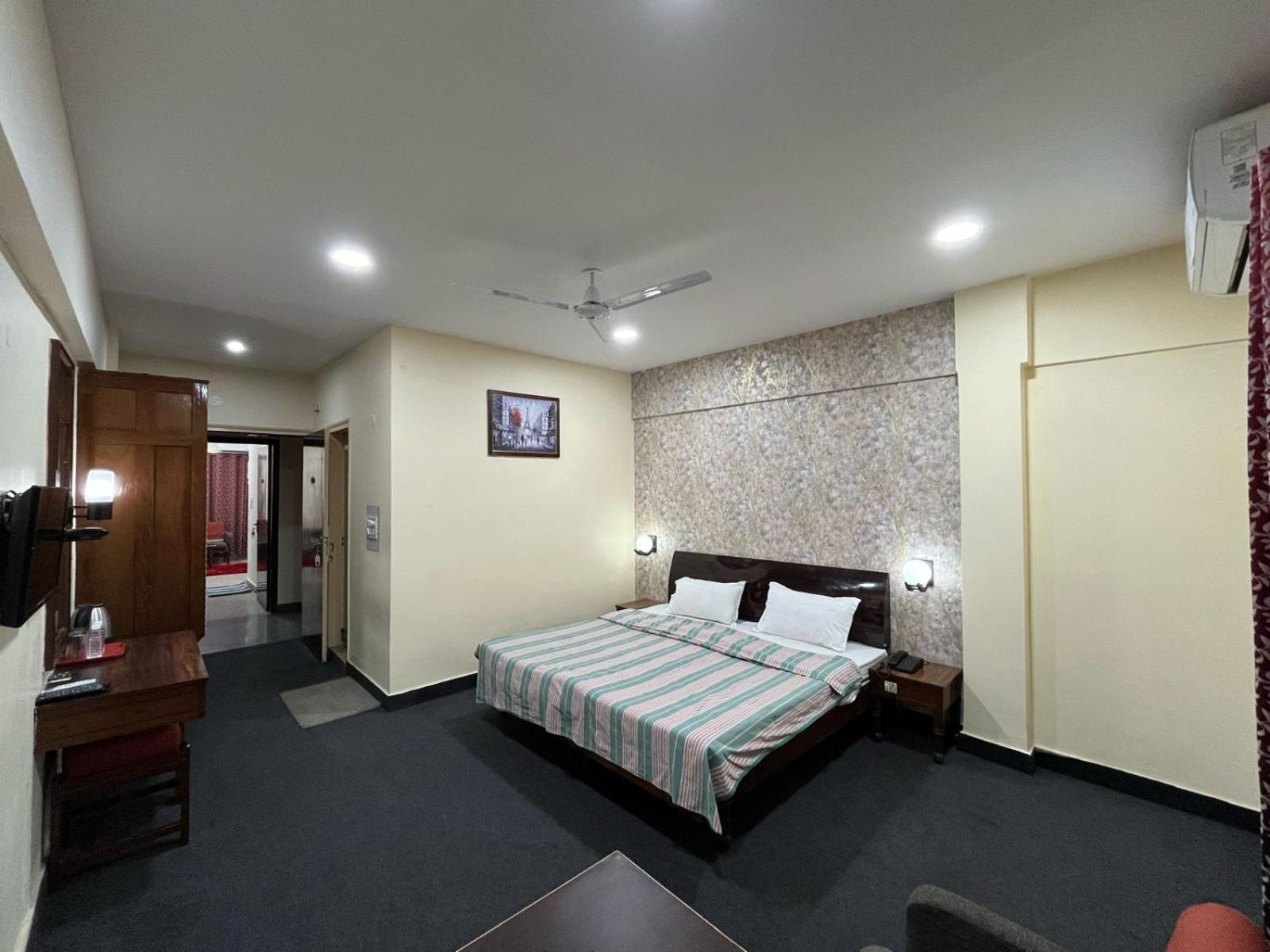 Gautam Hotel Варанаси Екстериор снимка