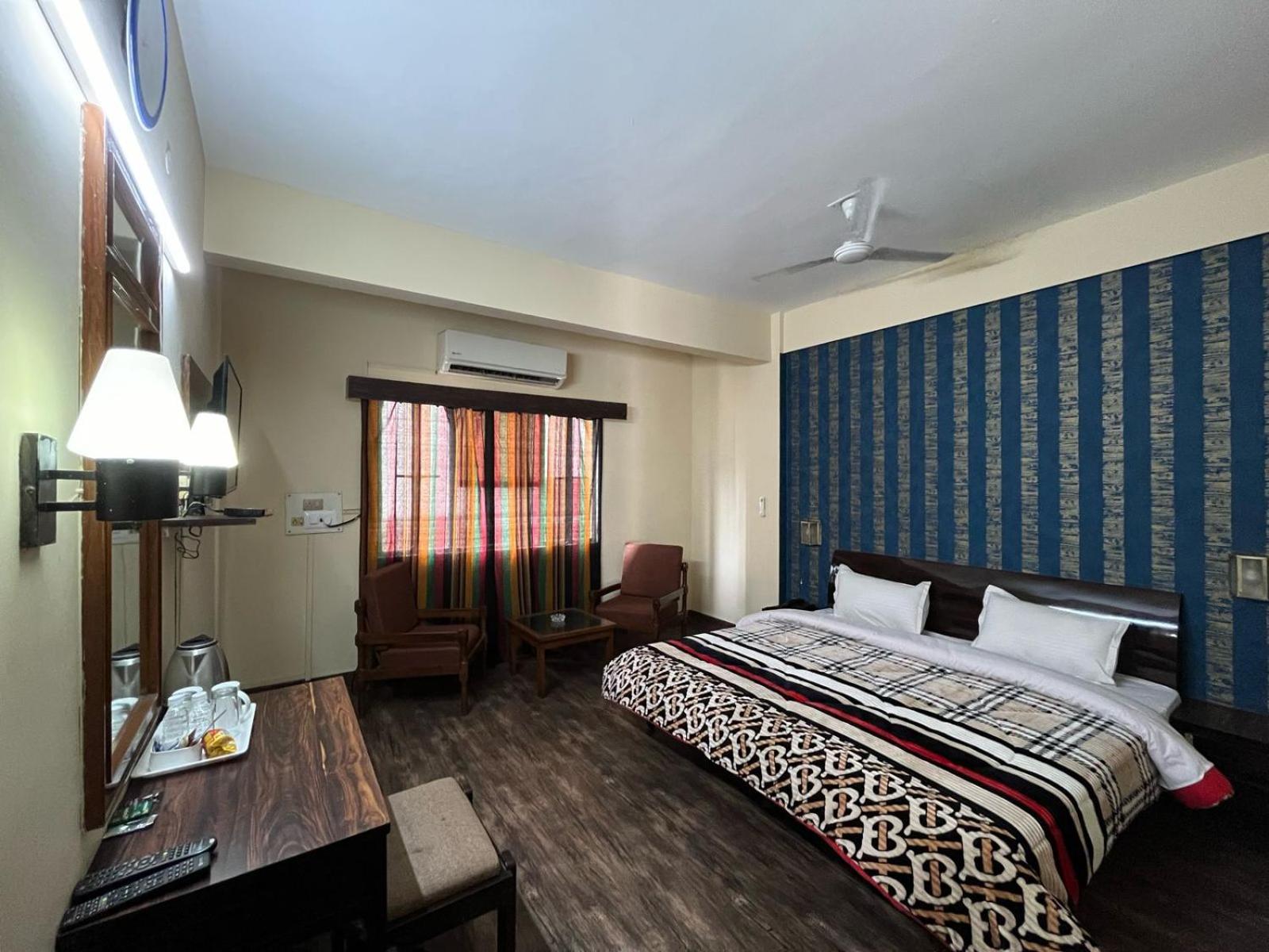 Gautam Hotel Варанаси Екстериор снимка