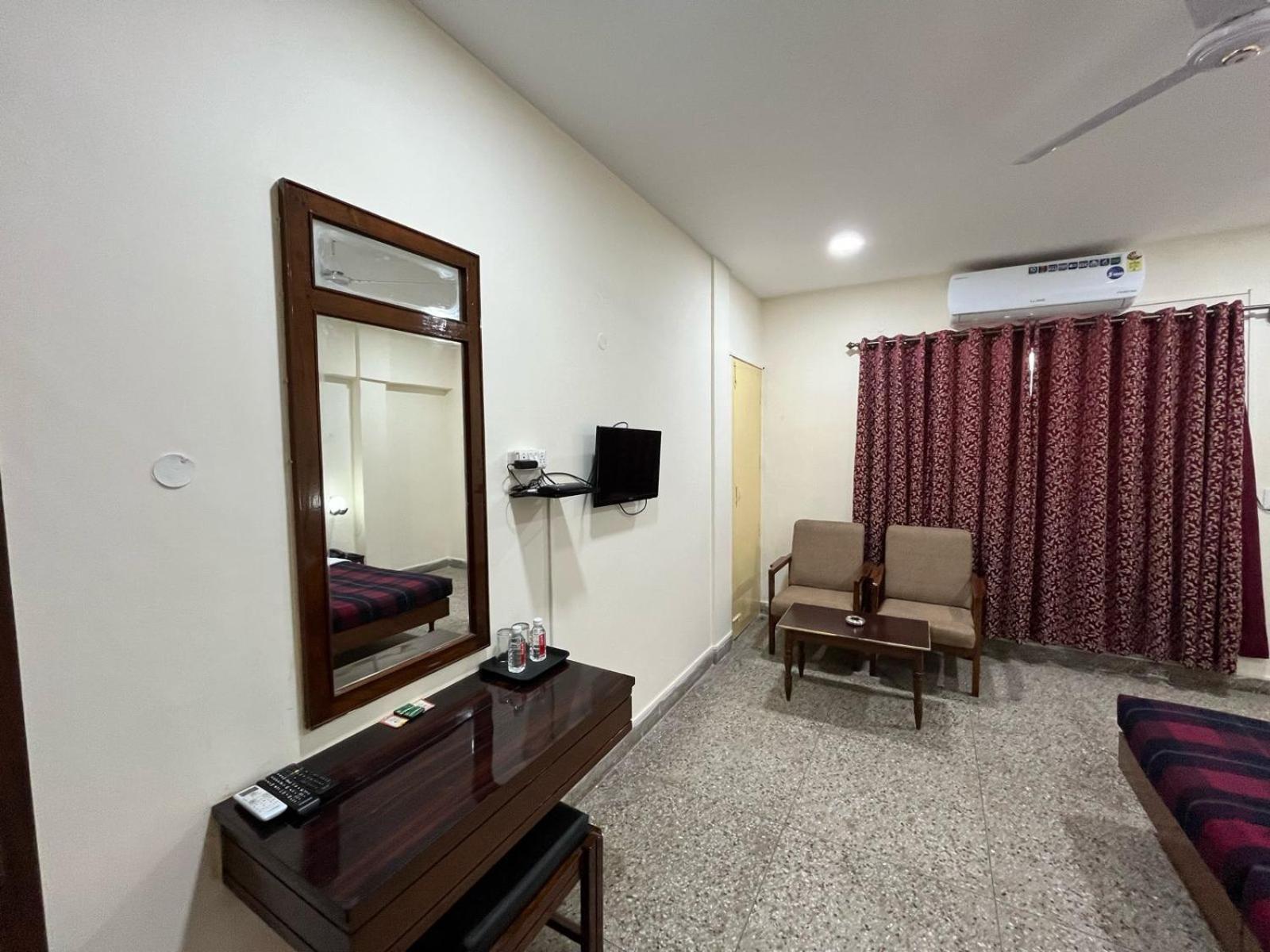 Gautam Hotel Варанаси Екстериор снимка