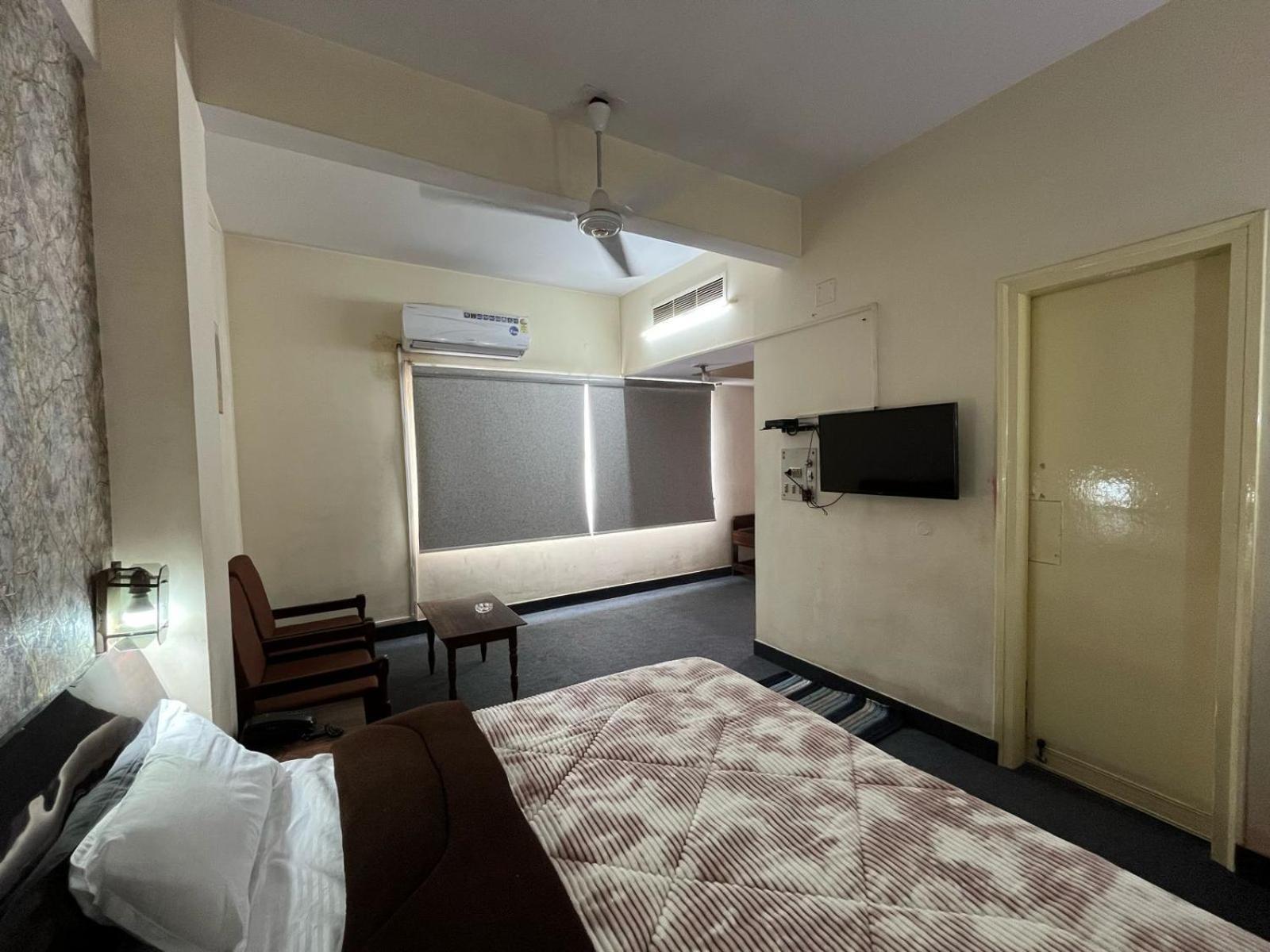 Gautam Hotel Варанаси Екстериор снимка