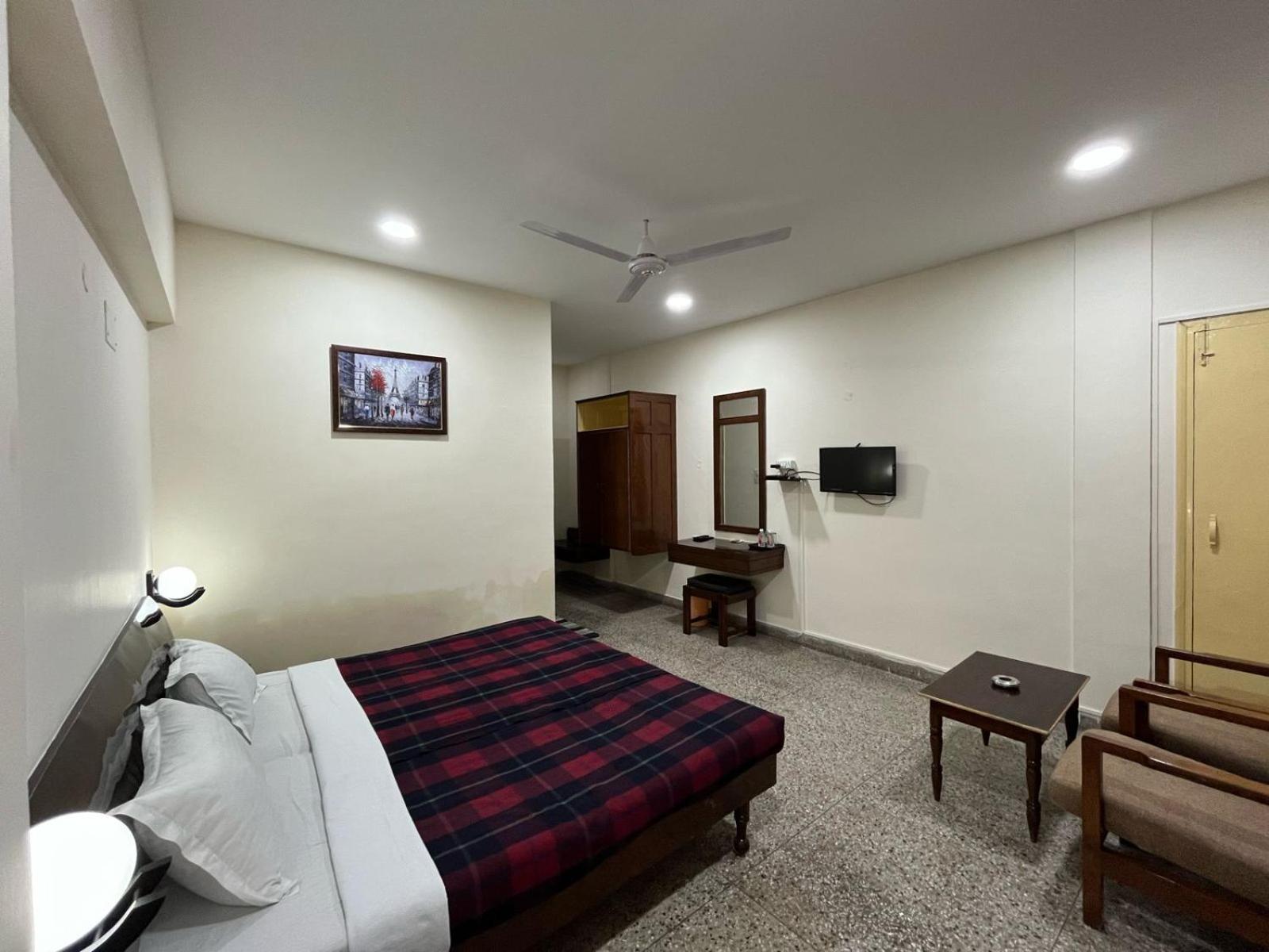 Gautam Hotel Варанаси Екстериор снимка