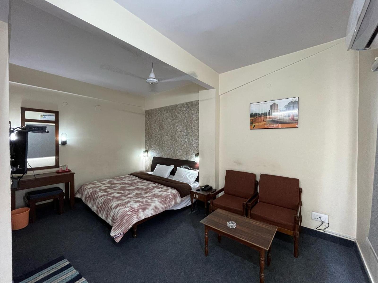 Gautam Hotel Варанаси Екстериор снимка