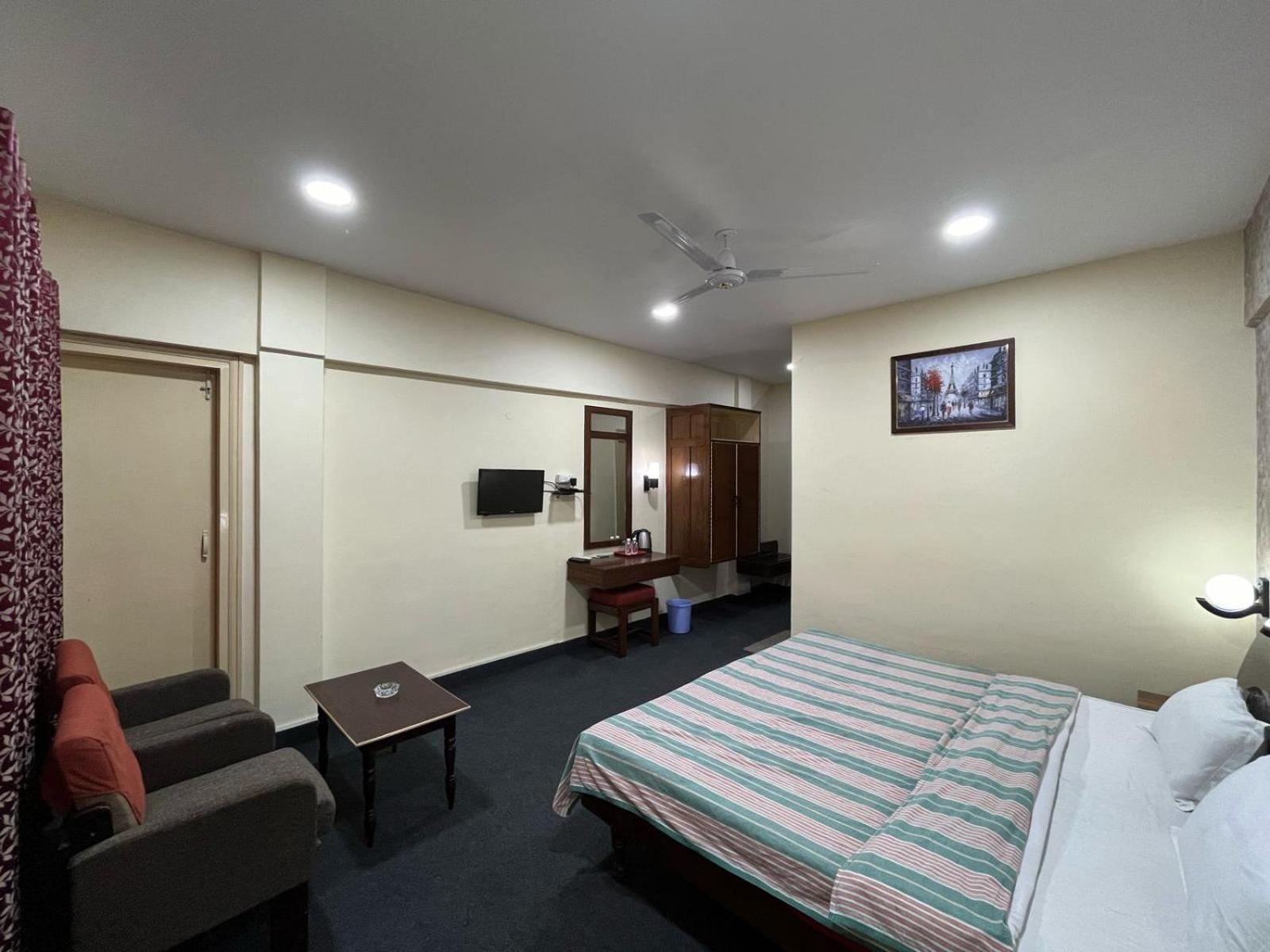Gautam Hotel Варанаси Екстериор снимка