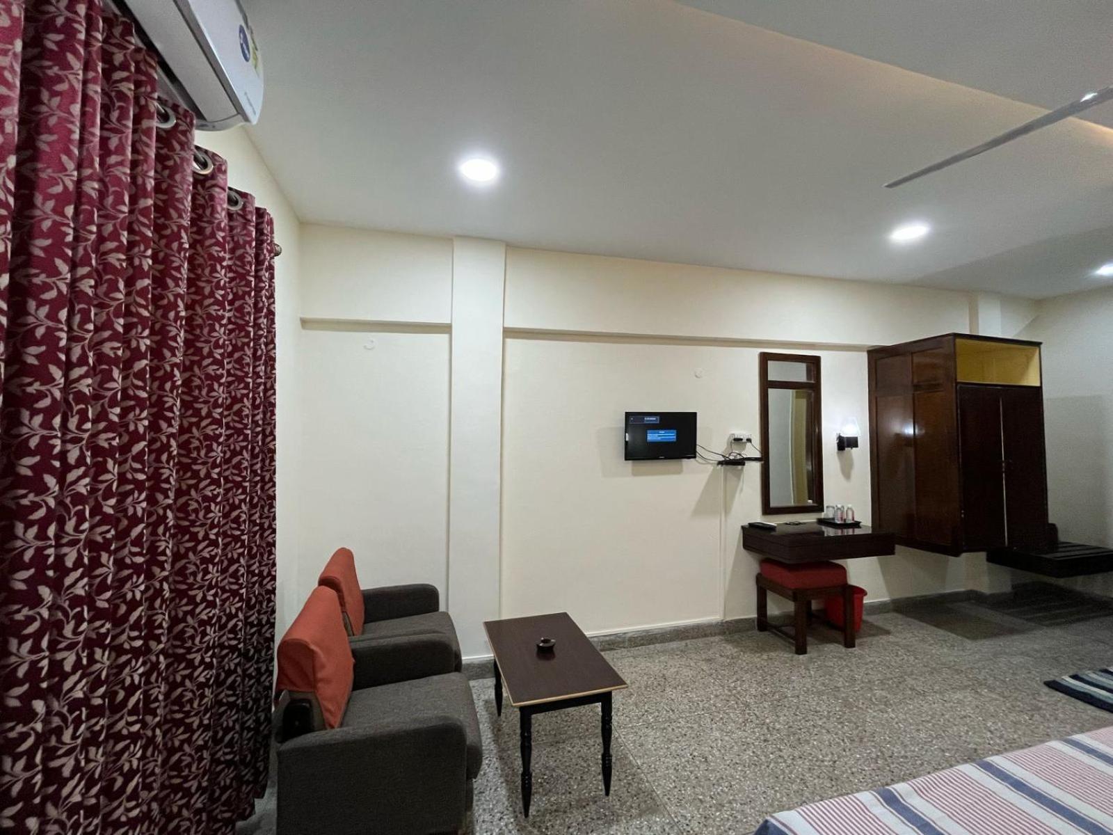 Gautam Hotel Варанаси Екстериор снимка