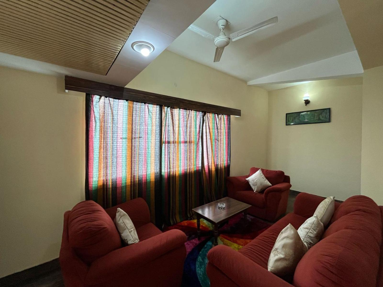 Gautam Hotel Варанаси Екстериор снимка