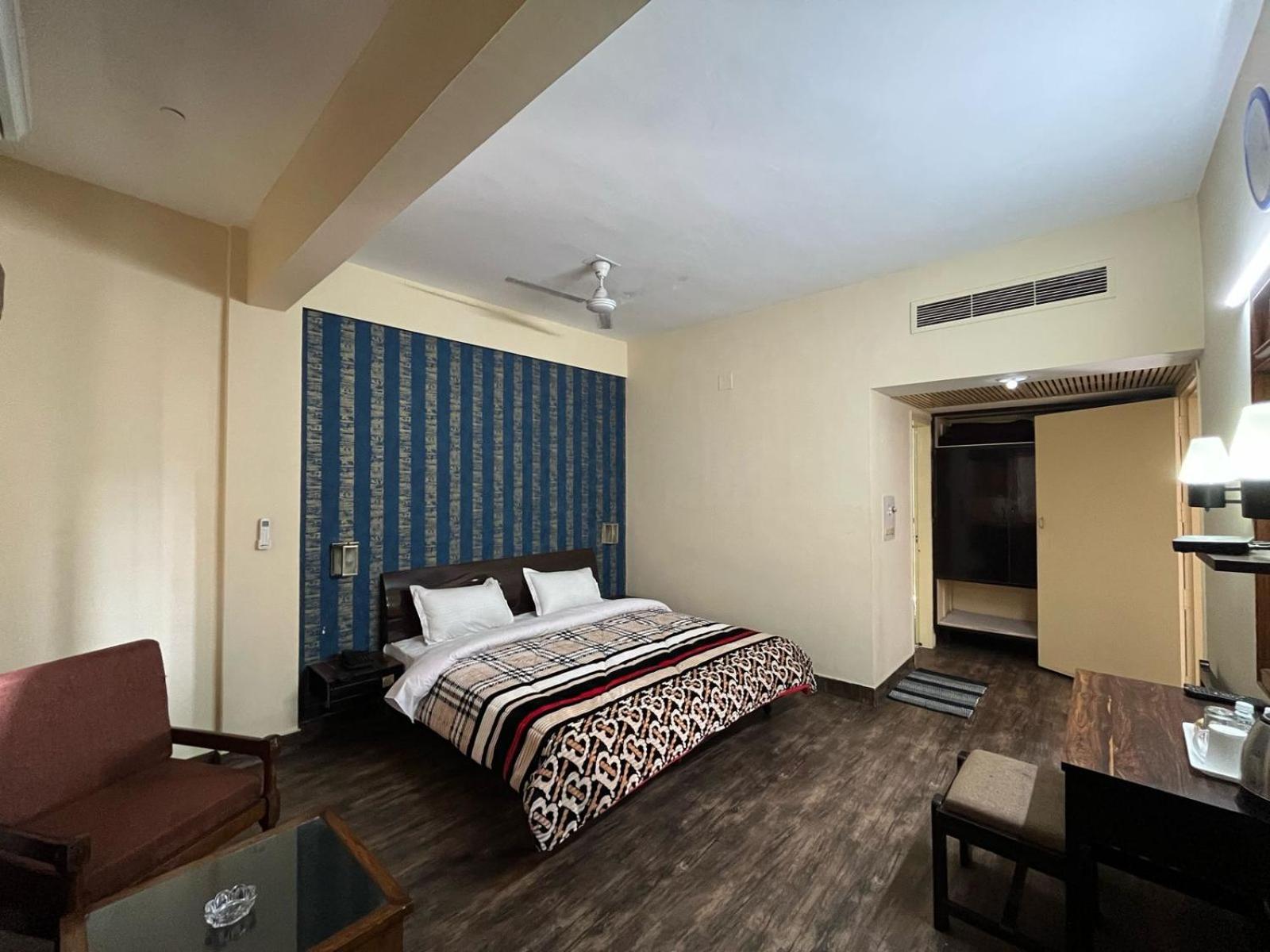 Gautam Hotel Варанаси Екстериор снимка