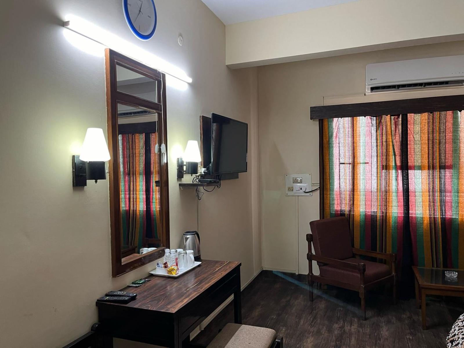 Gautam Hotel Варанаси Екстериор снимка