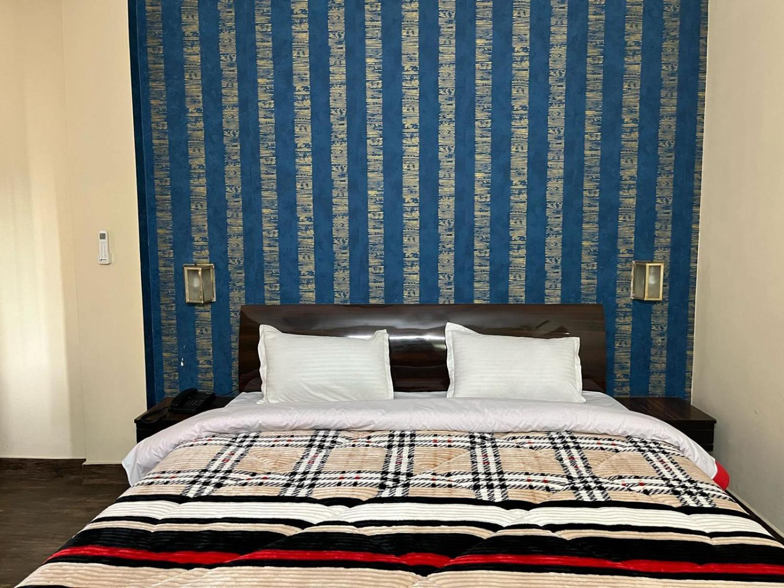 Gautam Hotel Варанаси Екстериор снимка
