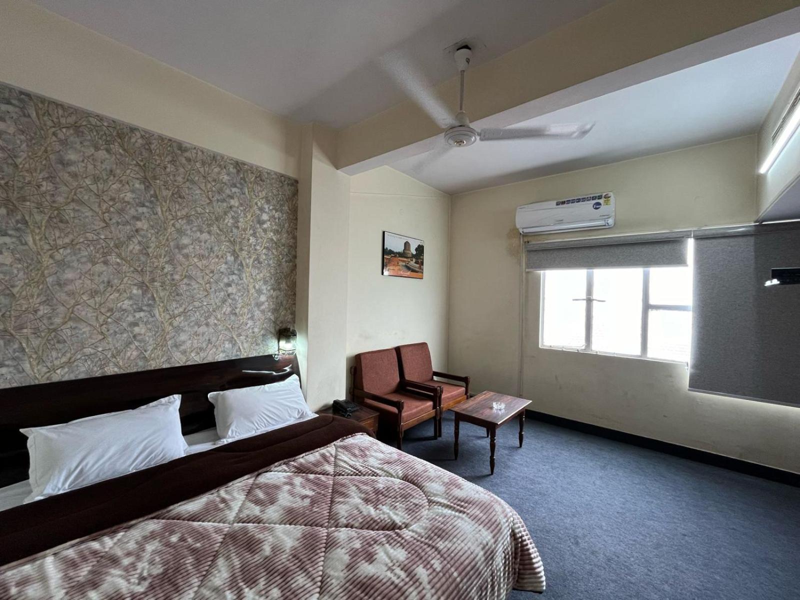 Gautam Hotel Варанаси Екстериор снимка