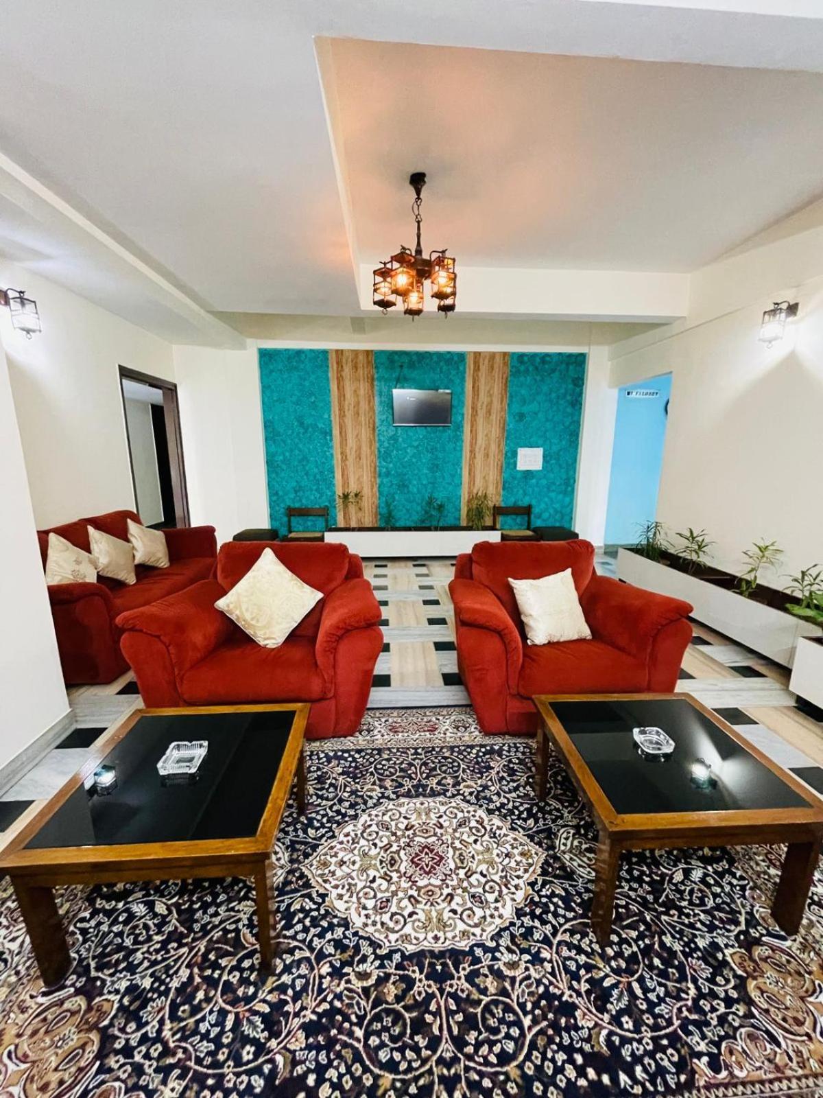 Gautam Hotel Варанаси Екстериор снимка