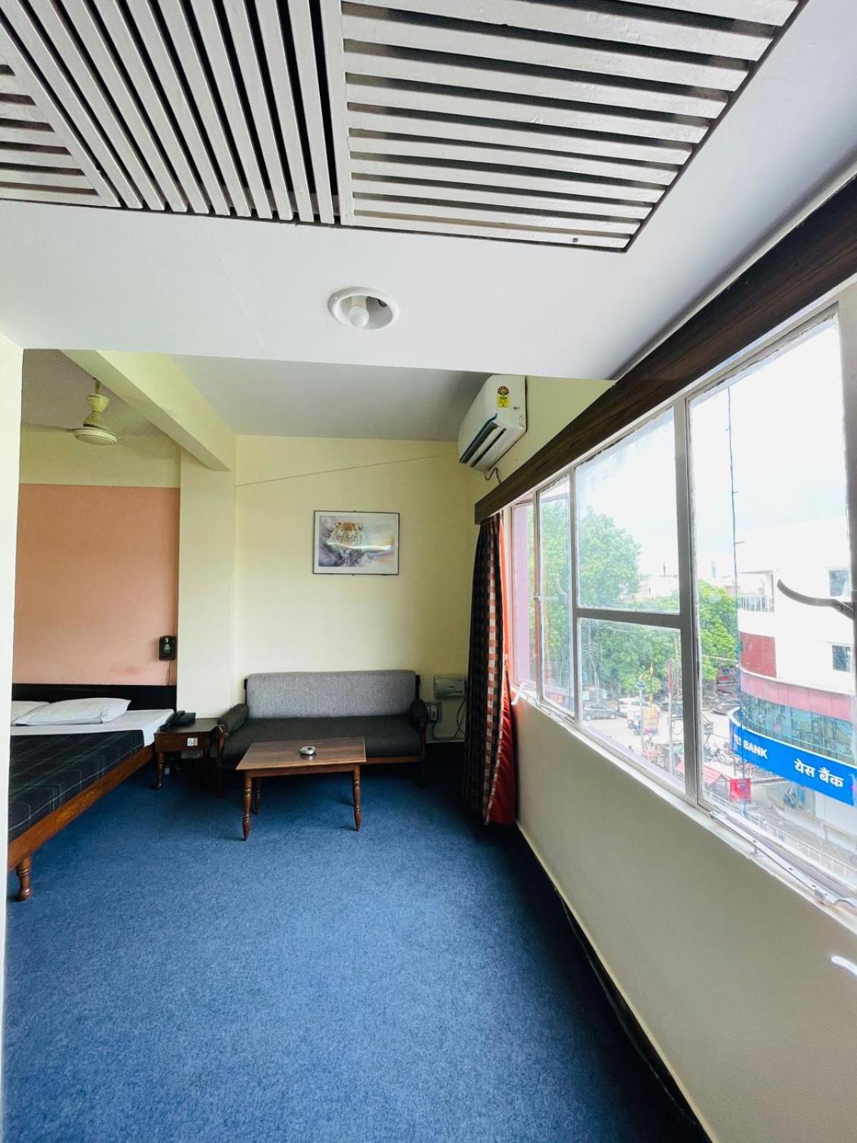Gautam Hotel Варанаси Екстериор снимка