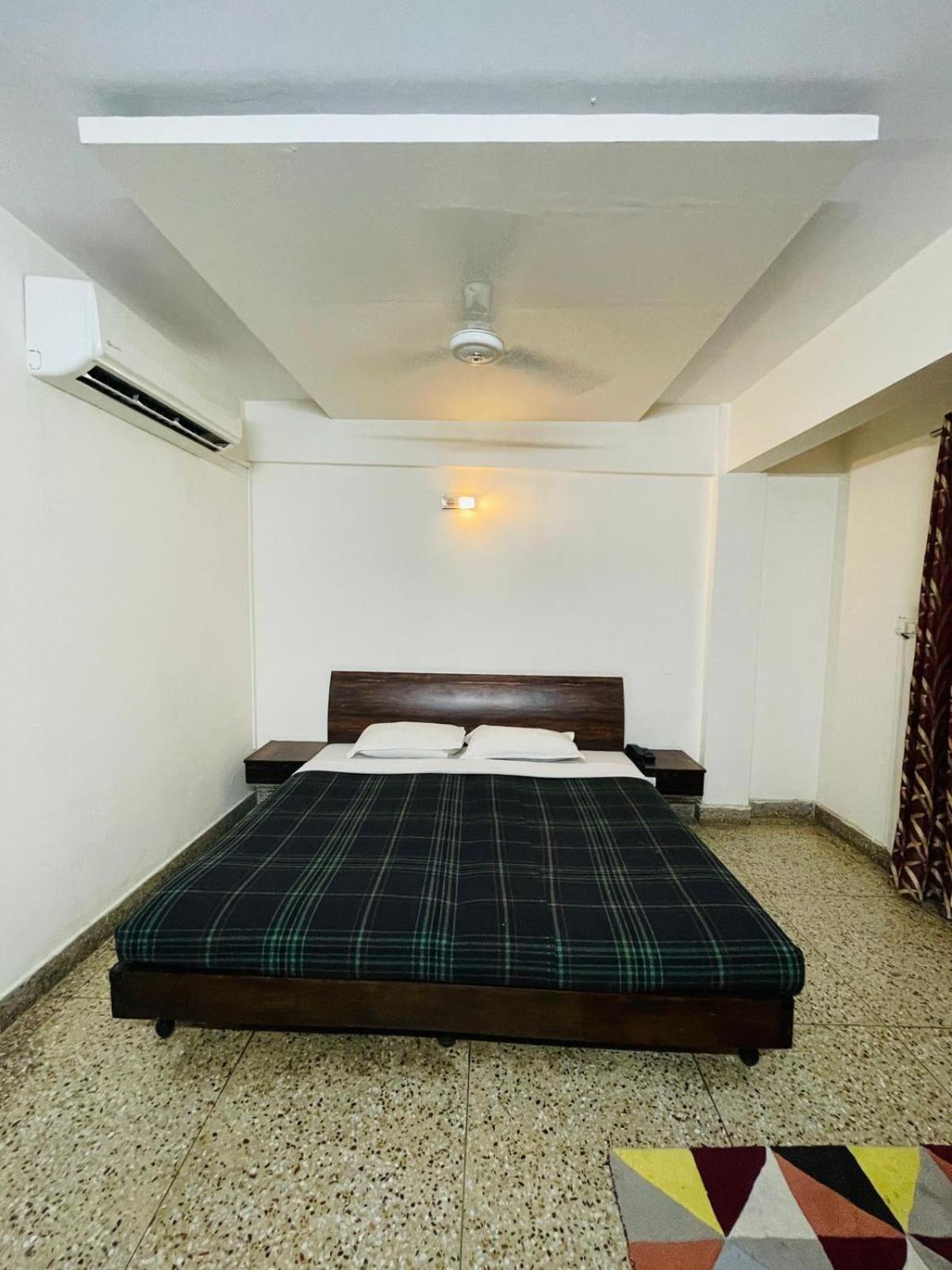 Gautam Hotel Варанаси Екстериор снимка