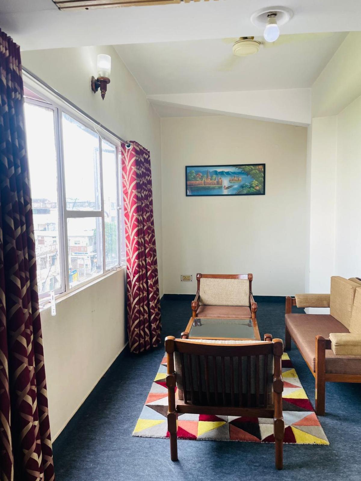 Gautam Hotel Варанаси Екстериор снимка