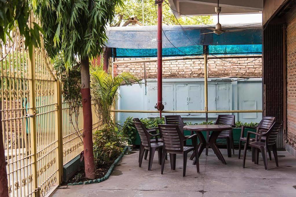 Gautam Hotel Варанаси Екстериор снимка